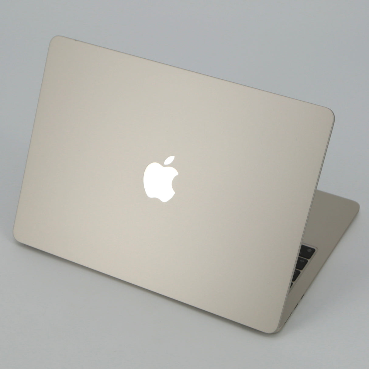 Apple MacBook Air Retina: M2 Chip, 13.6" Starlight, 8GB RAM, 256GB SSD, Warranty - GreenGreen Store