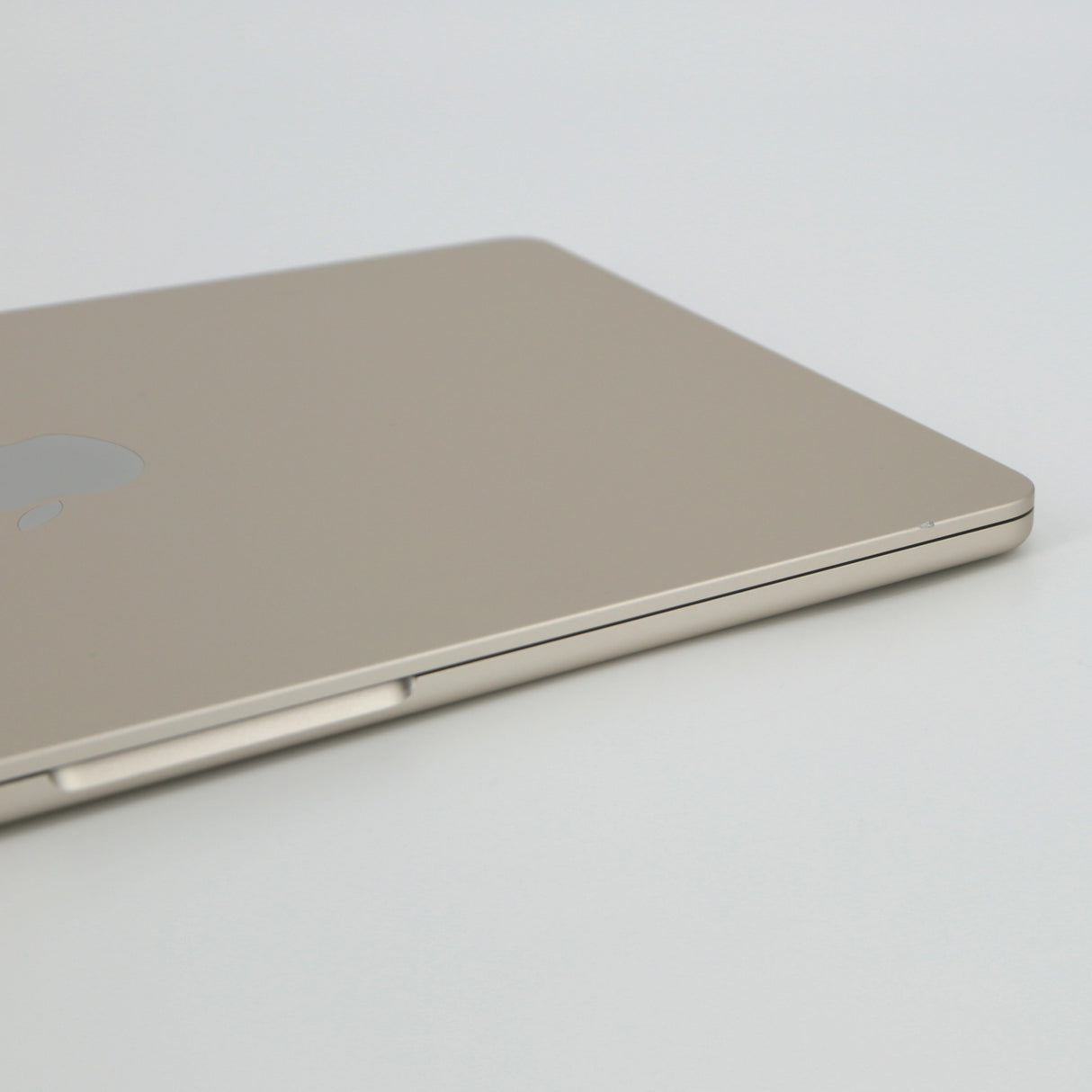 Apple MacBook Air Retina: M2 Chip, 13.6" Starlight, 8GB RAM, 256GB SSD, Warranty - GreenGreen Store